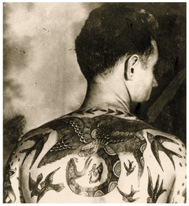 Portrait de Tom Stephen, tatoué par Bert Grimm, vers 1942 (photo)