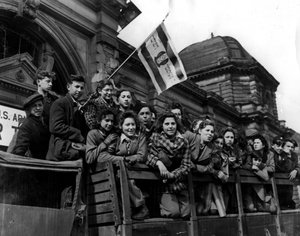 Seconde Guerre mondiale (1939-1945) : Allemagne début 1946 : Une partie des 450 enfants et adolescents juifs survivants des camps de la mort à transporter à Marseille pour atteindre la Palestine. - Unbekannt