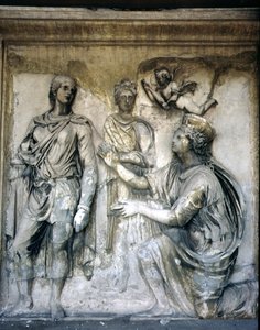 Façade arrière, détail de la décoration en relief antique (certaines pièces de l