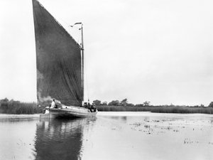 Royaume-Uni : Une wherry sur la rivière Bure près de Ranworth. Norfolk Broads, - Unbekannt