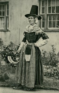 Pays de Galles. Une vieille dame galloise majestueuse, fidèle au costume national. 1920 - Unbekannt