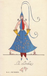 Femme en costume de fantaisie en forme de cloche, la cloche, avec chapeau, robe et gants en forme de cloche, et clochers en arrière-plan. Lithographie par un artiste inconnu avec coloriage au pochoir tirée de « Nos Travestis », Paris