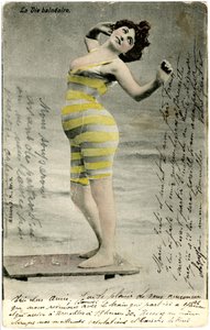 Femmes en maillots de bain, début des années 1900 (carte postale)