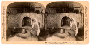 Une femme samaritaine au puits de Jacob, Palestine, 1900 - Underwood and Underwood