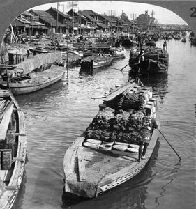 Un canal de fret animé à Tokyo, Japon, 1904