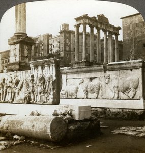 Bas-reliefs de Trajan et Colonne de Phocas dans le Forum, Rome, Italie - Underwood and Underwood