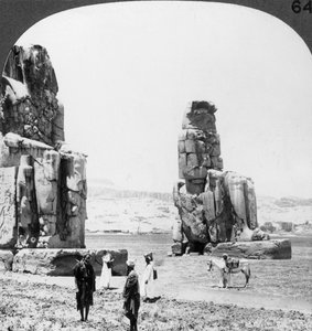 Statues colossales de Memnon à Thèbes, Égypte, 1905 - Underwood and Underwood
