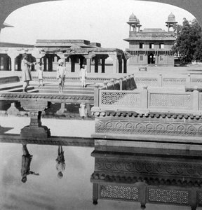 Cour du palais des empereurs moghols, Fatehpur Sikri, Inde, 1904 - Underwood and Underwood