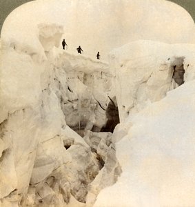 Descente du Mont Blanc - énormes crevasses près du sommet, Alpes, 1901 - Underwood and Underwood