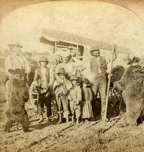 Gitans et ours dansants sur la route - Underwood and Underwood