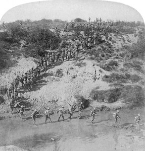 Infanterie traversant la rivière Vet lors de l