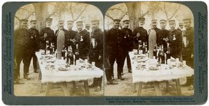 Déjeuner avec le général Nogi au quartier général japonais, Port Arthur, Mandchourie, 1904 - Underwood and Underwood