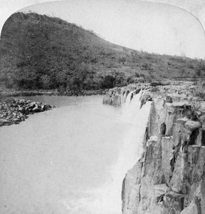 Chutes moyennes de la rivière Tugela depuis un camp boer, près de Colenso, Afrique du Sud, 2e guerre des Boers - Underwood and Underwood