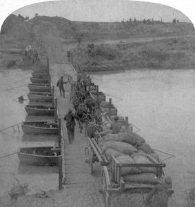 Pont flottant sur la rivière Modder, guerre des Boers, Afrique du Sud, 1900