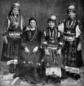 Femmes roms, Albanie, 1922 - Underwood and Underwood