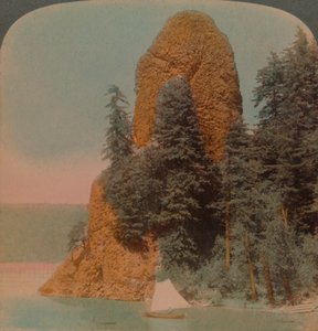 Rooster Rock, formation rocheuse curieuse le long de la rivière Columbia, Oregon, 1902 - Underwood and Underwood