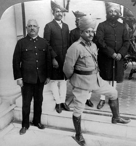 Le Maharaja de Gwalior chez lui, Madhya Pradesh, Inde, vers 1900 - Underwood and Underwood