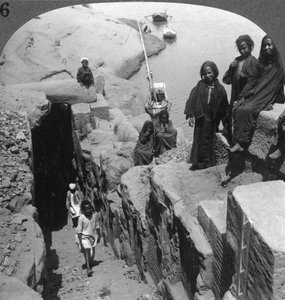 Le Nilomètre mesurant les inondations à la première cataracte, Égypte - Underwood and Underwood