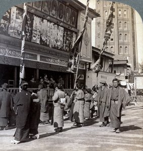 Regarder un spectacle gratuit sur Theatre Street, en direction du nord vers Asakusa Tower, Tokyo, Japon, 1904