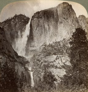 Yosemite Point et chutes de Yosemite soufflées par le vent, vallée de Yosemite, Californie, USA, 1902 - Underwood and Underwood