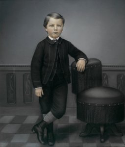 Jeune garçon en costume noir - Unidentified