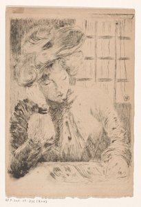 Femme lisant derrière une table
