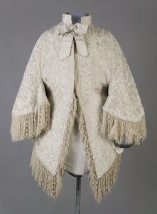 Manteau de Bertha Palmer, c.1870 (vue de face), soie moirée côtelée, franges et perles de cristal
