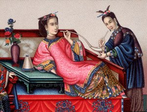 Aristocrate chinois assis fumant de l