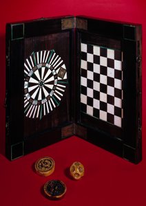 Boîte de jeu en noyer, ivoire et ébène. Fin du XVe siècle Paris, Musée national du Moyen Âge, Thermes de Cluny