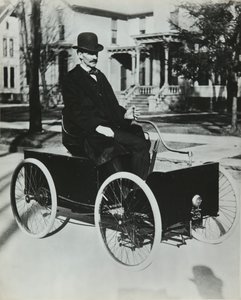 Henri Ford conduisant sa première voiture à essence dans les rues de Détroit en 1896 - Unknown artist