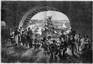 Le dessous de la cascade du jardin du Trocadéro pendant les grandes chaleurs à Paris où les promeneurs parisiens viennent s