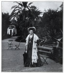 Portrait de Madame Juliette Adam (née Lambert) (1836-1936), écrivaine, polémiste et féministe française à Nice en 1905 - Unknown artist