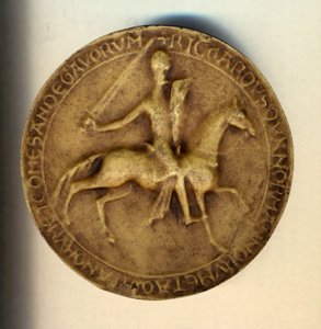 Richard I Cœur de Lion (1157 - 1199) à califourchon sur une poutre.