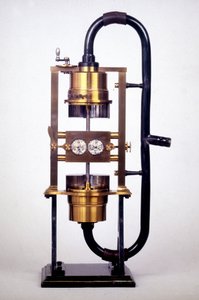 La « double sirène » par Hermann Ludwig Ferdinand von Helmholtz (1821-1894), physicien et physiologiste allemand, qui a étudié les mécanismes de l