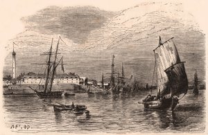Vue du port de Lorient, Morbihan, Bretagne, France : voiliers et bateau au premier plan, bâtiments du port et phare en arrière-plan