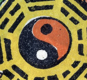 Yin et Yang. Objet décoratif chinois. sd. 19e siècle.