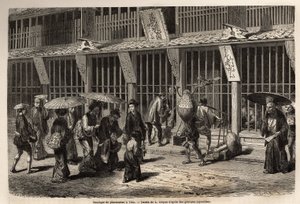 Une pharmacie à Yedo (ou Edo, Tokyo actuel), le pharmacien travaille avec son aide sous les yeux du public, protégé par une grille en bois laqué, devant laquelle les clients attendent dans la rue pour être servis et ensuite payer en passant l