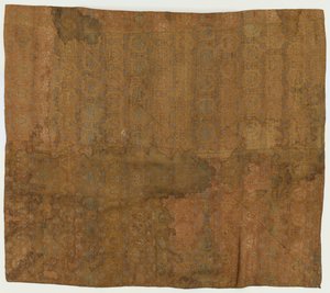 Brocade, soie. Une couverture de temple. En quatre pièces cousues ensemble et doublées avec de l