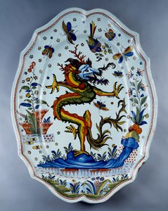Plat en faïence décoré d