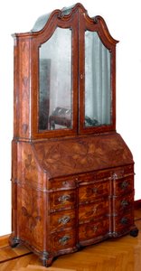 Mobilier : trumeau en bois de rose. Vers 1735. Dim. 257x130x61 cm Collection privée