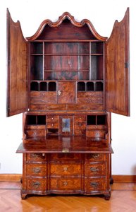 Mobilier : trumeau en bois de rose. Vers 1735. Dim. 257x130x61 cm Collection privée