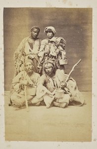 [Portrait de groupe de quatre paysans]