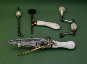 Instruments de chirurgie du XVIIIe siècle. Chaniere Hein. Coll. Part. - Unknown artist