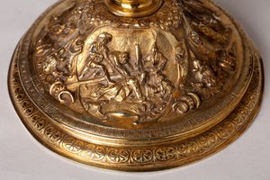 Métallerie. Calice. Don du chanoine A. Le Vaillant de la Bassarderie, doyen du chapitre de la cathédrale de 1726 à 1758. 18ème siècle. Détail bas.