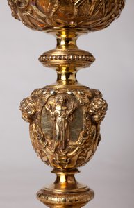 Métallerie. Calice. Don du chanoine A. Le Vaillant de la Bassarderie, doyen du chapitre de la cathédrale de 1726 à 1758. 18ème siècle. (détail) - Unknown artist