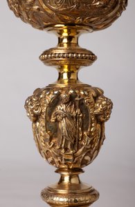 Métallerie. Calice. Don du chanoine A. Le Vaillant de la Bassarderie, doyen du chapitre de la cathédrale de 1726 à 1758. 18ème siècle. (détail) - Unknown artist