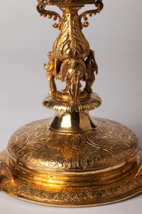Croix reliquaire. Métallerie avec bijoux. Origine abbaye (Saint-Amand Tournai, ex-Elnone. 16ème siècle. (détail).