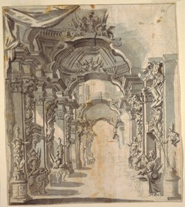 Galerie richement décorée (avec trophées sur piédestaux)