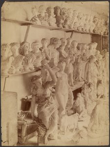 [Salle pleine de bustes et de statues] - Unknown artist