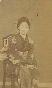 [Femme japonaise assise] - Unknown artist